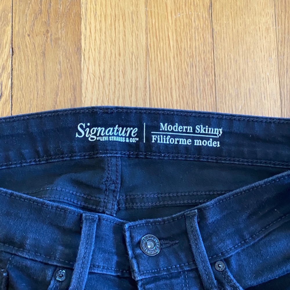 Signature Levi Strauss Black Modern Skinny Jeans